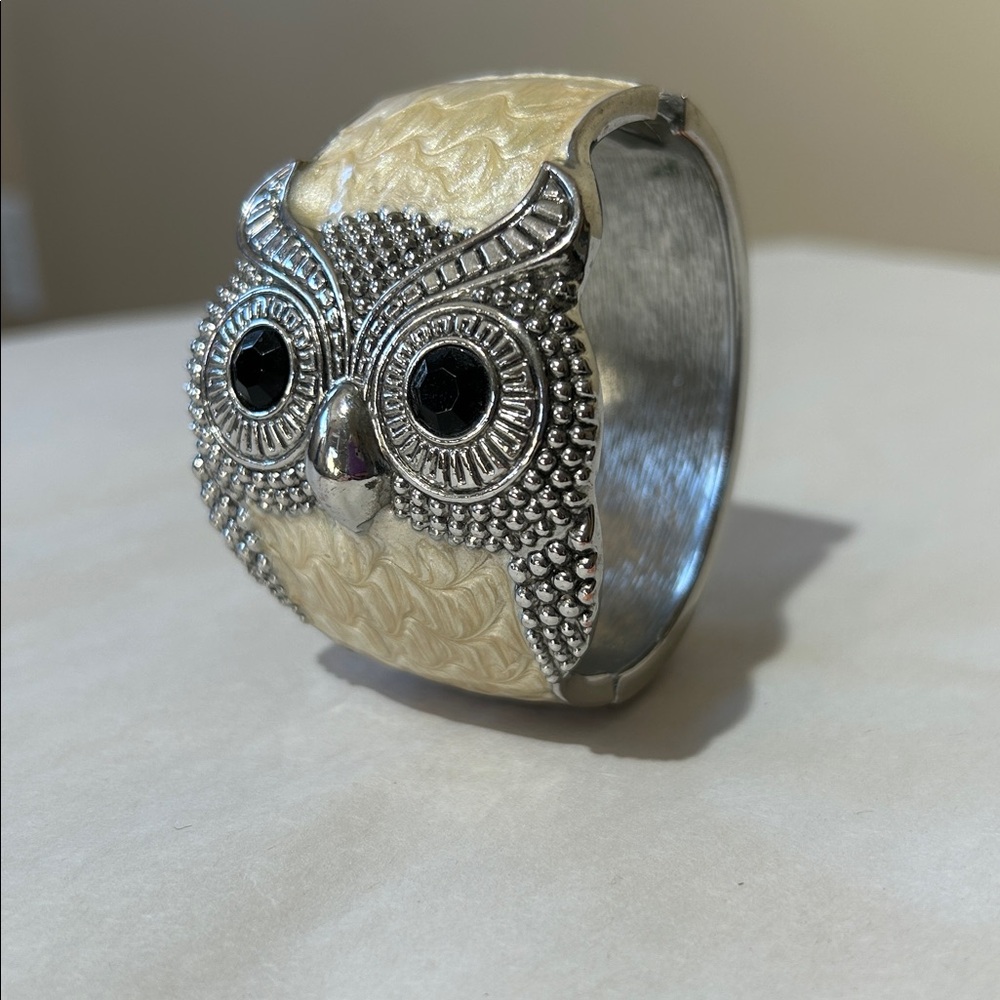 Chic Owl Bangle, Silver & Cream Owl